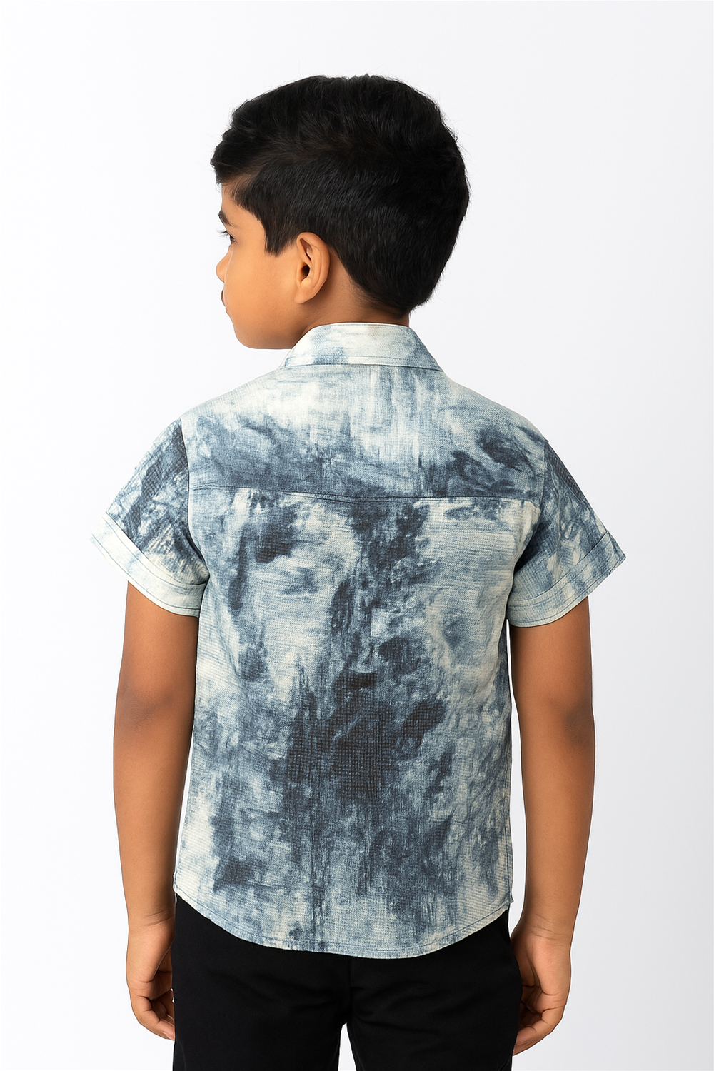 Young boy's back in a Chinese collar, half-sleeve tie-dye shirt, showcasing vibrant colors and patterns.